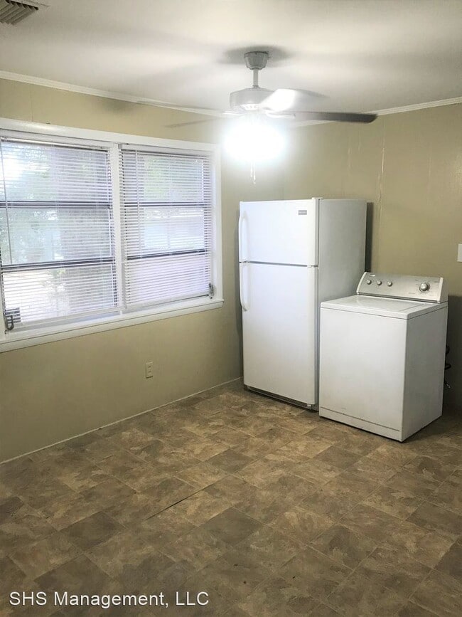 Building Photo - 3 br, 1 bath House - 214 Atkinson Drive