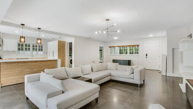 Foto del edificio - 2090 Keystone Blvd
