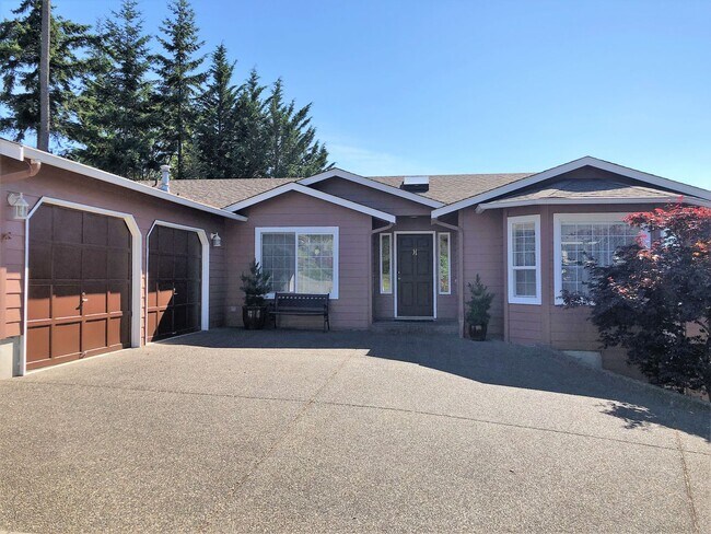 Foto del edificio - UNIQUE RAMBLER with views in Dockside at Kitsap Lake!