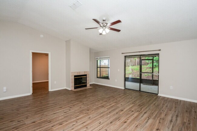 Foto del edificio - 4812 Pierce Arrow Dr
