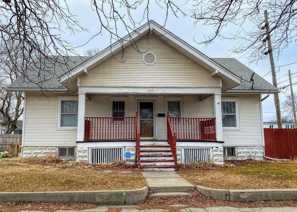 Foto principal - 2 bed, 2 bath home