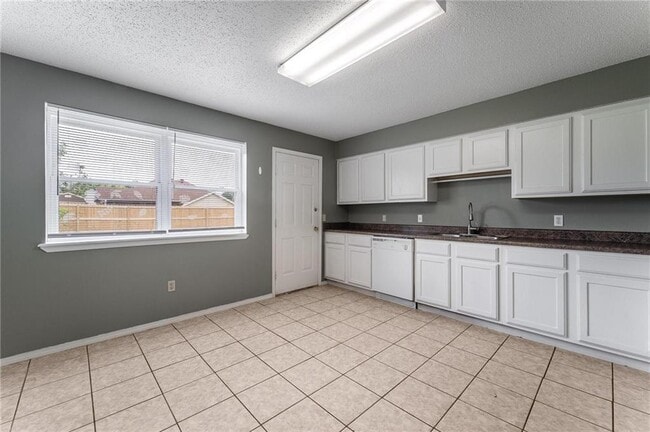 Building Photo - 2508 W Olrich St