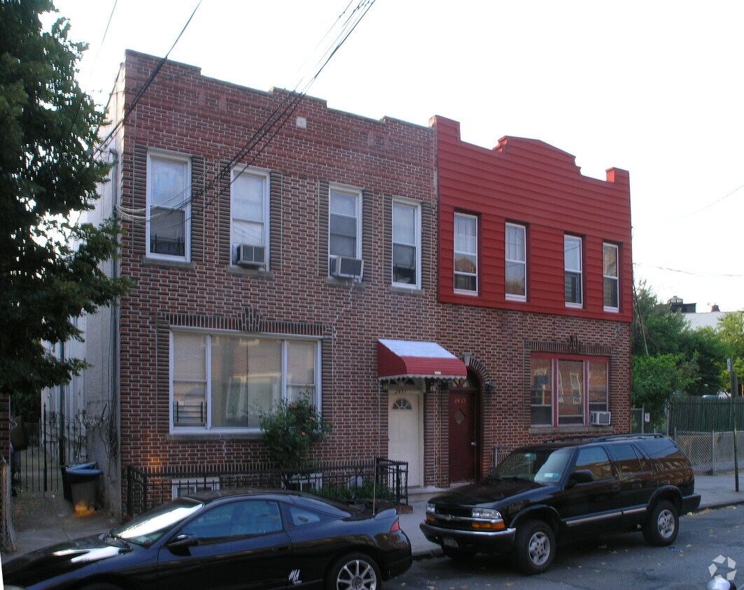 Building Photo - 2439 Fuller St