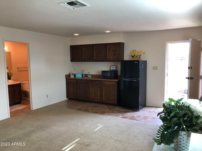 Building Photo - 476 W Gary Dr