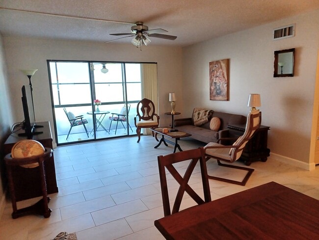 Enclosed Lanai - 806 Sky Pine Way