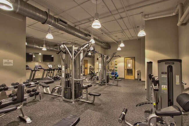 Building Photo - Furnished 1/1 in Plaza Tower@ Kleman Plaza
