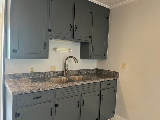 Foto del edificio - Walk to the Beach - 2 Bedroom, 1 Bath, Unf...