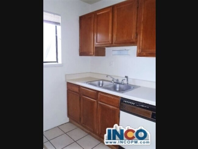 Foto del edificio - 3180 S Federal Blvd