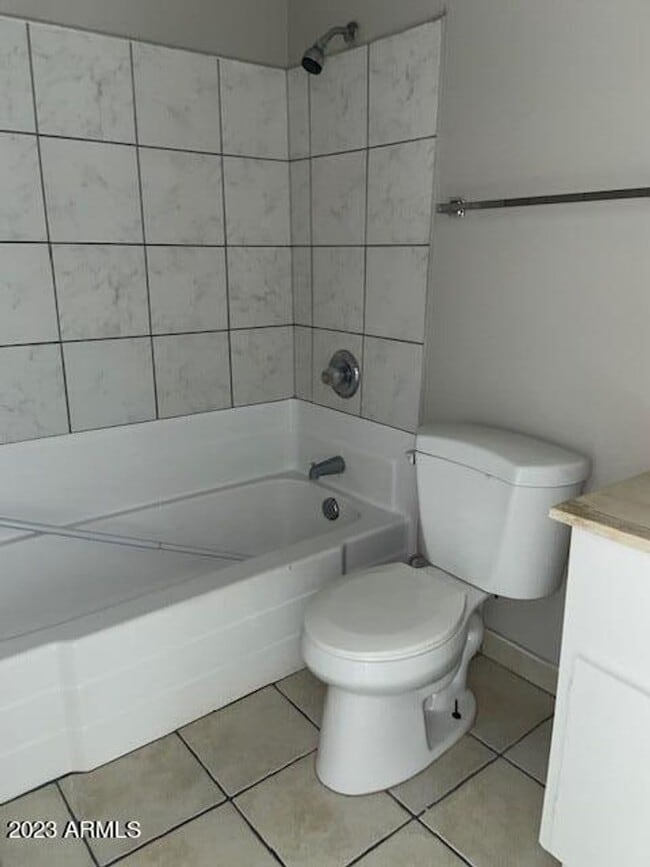 Building Photo - 35TH AVE/NORTHERN RENTAL UNIT!