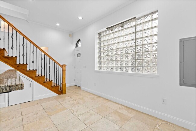 Building Photo - 403A Park Ave
