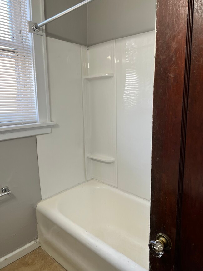 2516 Bellevue Ave Unit a, Maplewood, MO 63143 Apartments in Maplewood