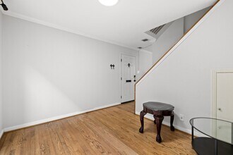 Building Photo - 4018 Blue Bonnet Blvd