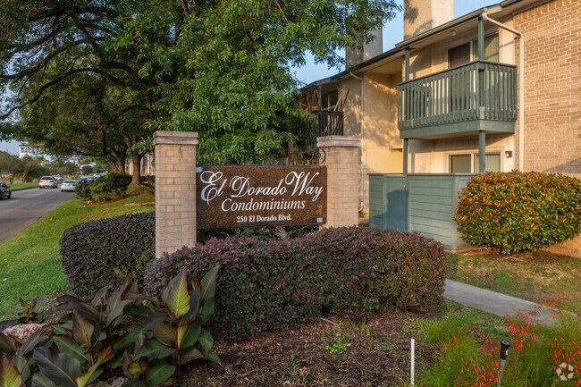 Foto del edificio - El Dorado Way Condominiums