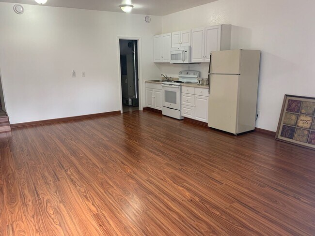 Foto del edificio - 224 Farewell Ave