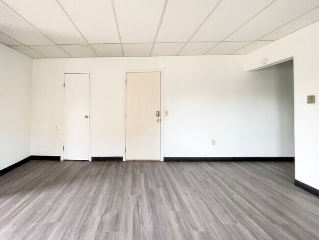 Foto del edificio - Charming 1-Bedroom Apartment Near Ball Sta...