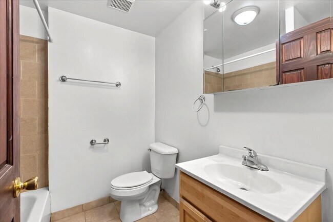 Foto del edificio - 3706 N Sheffield Ave