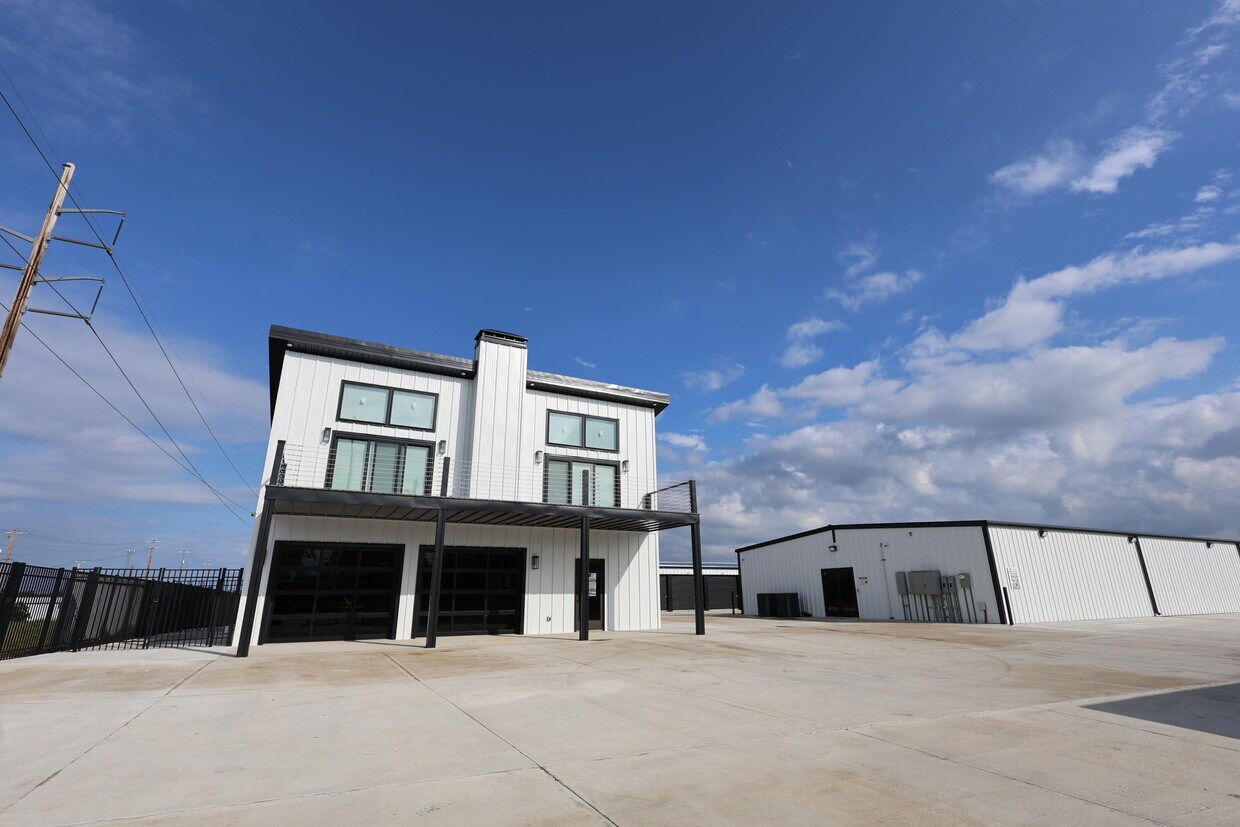 Foto principal - 4288 W 32nd St