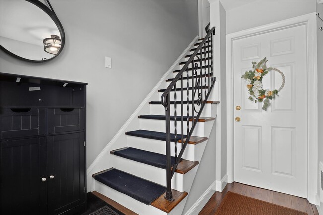 Foto del edificio - 223 Hillside Pl