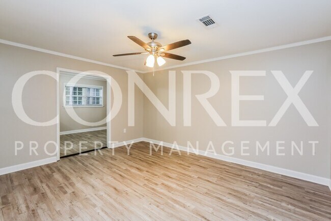 Foto del edificio - Cute Four Bedroom Now Available