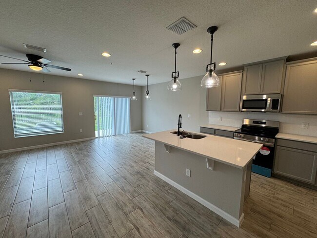 Foto del edificio - 3 BD/2.5 BA Home, Modern Elegance Meets Ev...