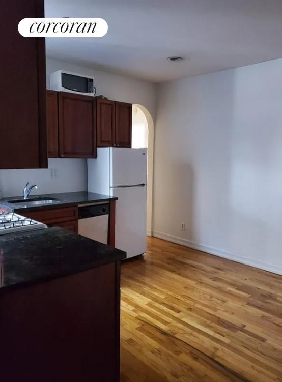 Primary Photo - 208 E 7th St
