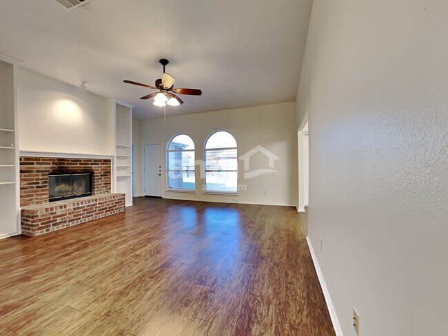 Building Photo - 2109 Silver Spring Drive
