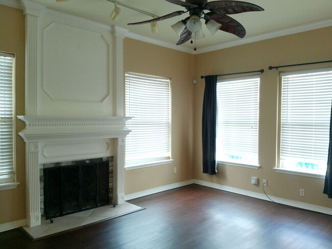 Building Photo - 3309 Sterling Dr