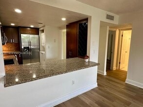 Building Photo - 10000 NW 80th Ct