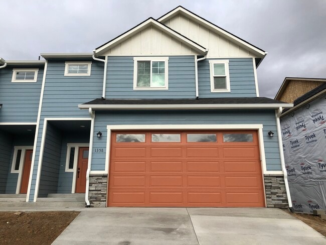 Building Photo - 1358 SW Center St