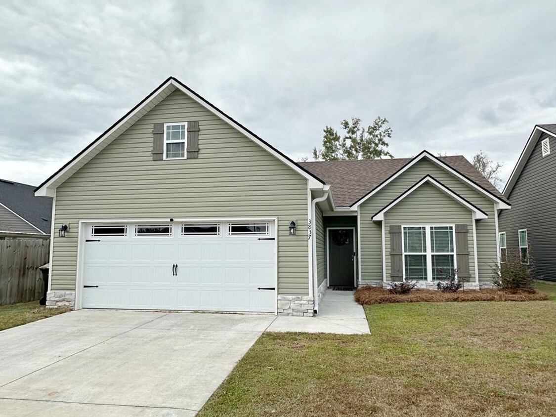 Primary Photo - Charming 3-Bedroom Home Near Moody AFB wit...