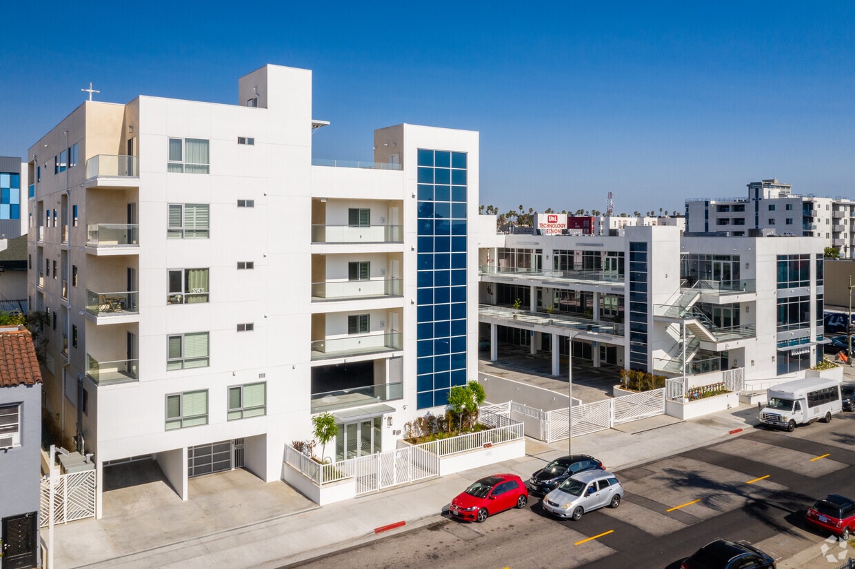 Primary Photo - 2789 W Olympic Blvd