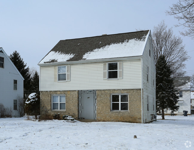 Building Photo - Woodcliff Condominiums