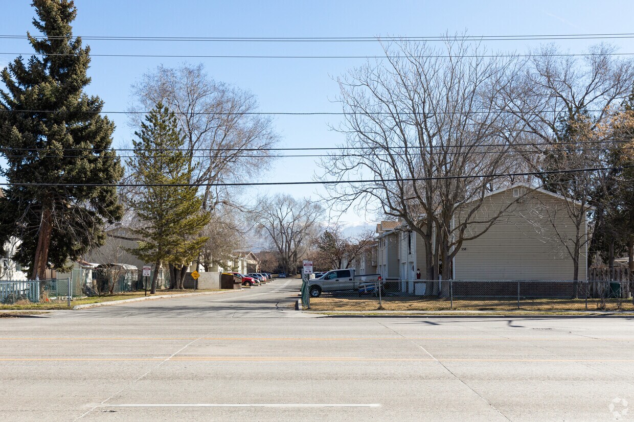 Building Photo - 558 N Redwood Rd