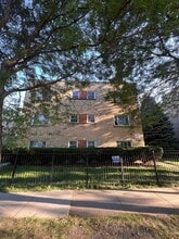 Building Photo - 2036 W Foster Ave