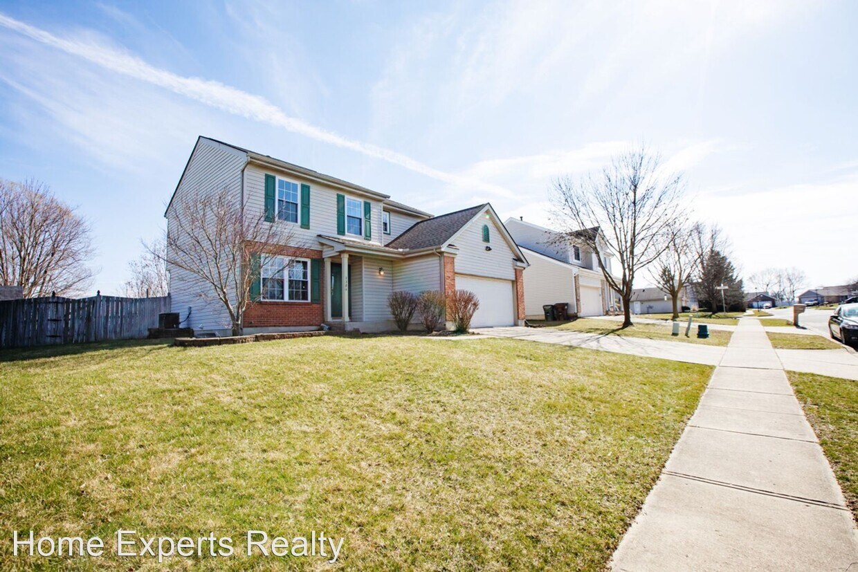 3 br, 2.5 bath House 2384 Spyglass Court House for Rent in Fairborn