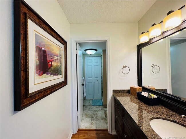 Foto del edificio - 9490 S Ocean Dr