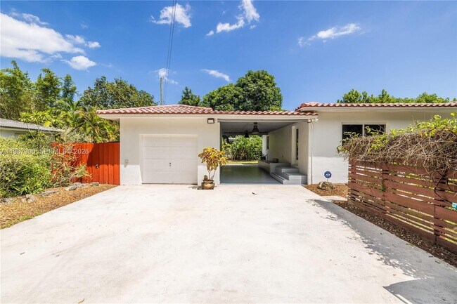 Building Photo - 801 NE 118th St