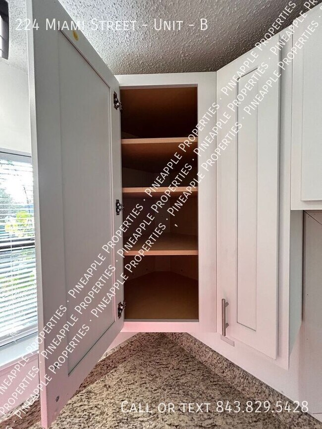 Building Photo - 224 Miami St