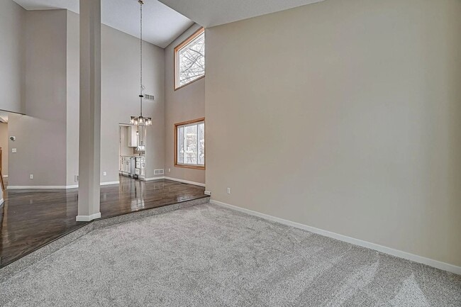 Building Photo - Spacious 4-Bed 4-Bath Home in Buffalo - Available 7/1!