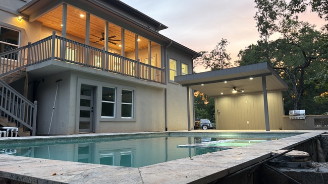 Foto del edificio - 6110 E Bluff Dr
