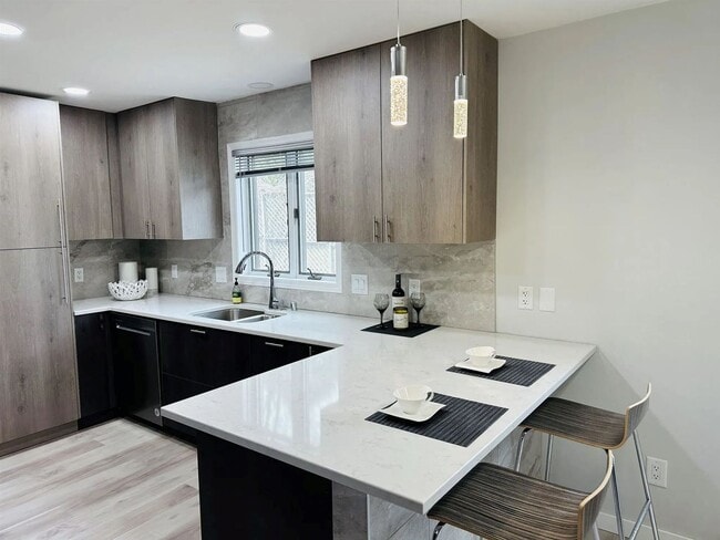 Foto del edificio - Lower Level Bedroom w/ Private Bathroom Fo...