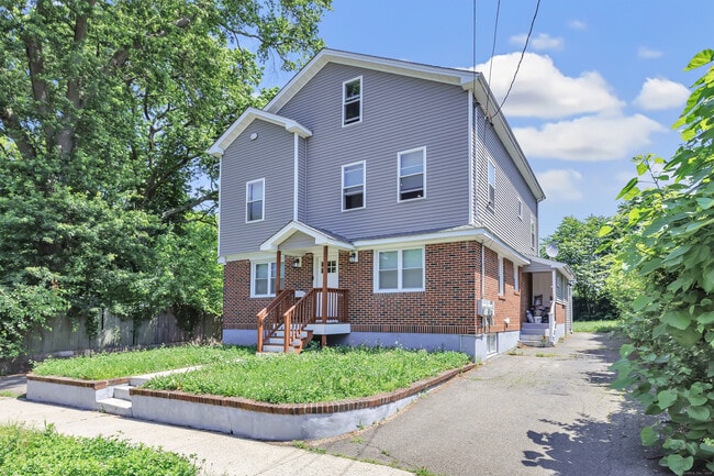 Building Photo - 160 Clover St