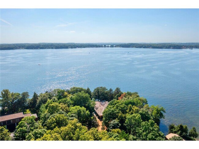 Foto del edificio - 3942 Enchanted Ln