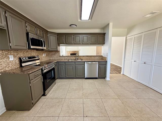 Foto del edificio - 2611 Fountainview Dr