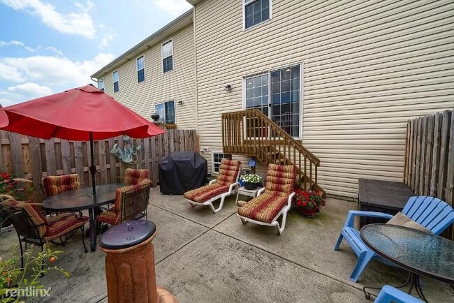 Foto del edificio - 6486 Nottinghill Trail Dr