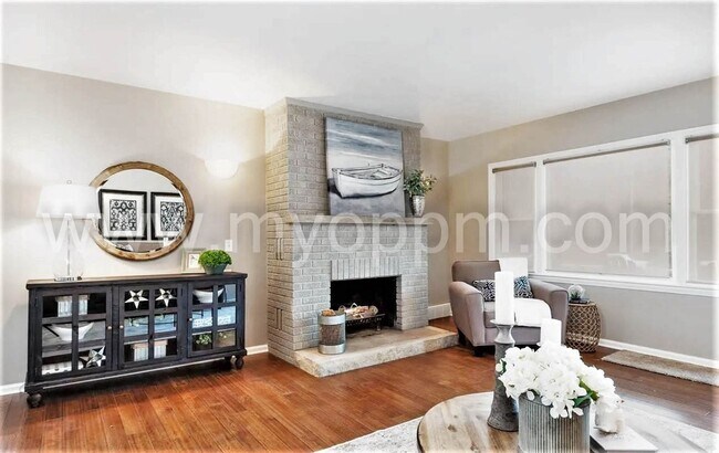Foto del edificio - Stunning 5 Bedroom / 2 Bathroom Home | Han...