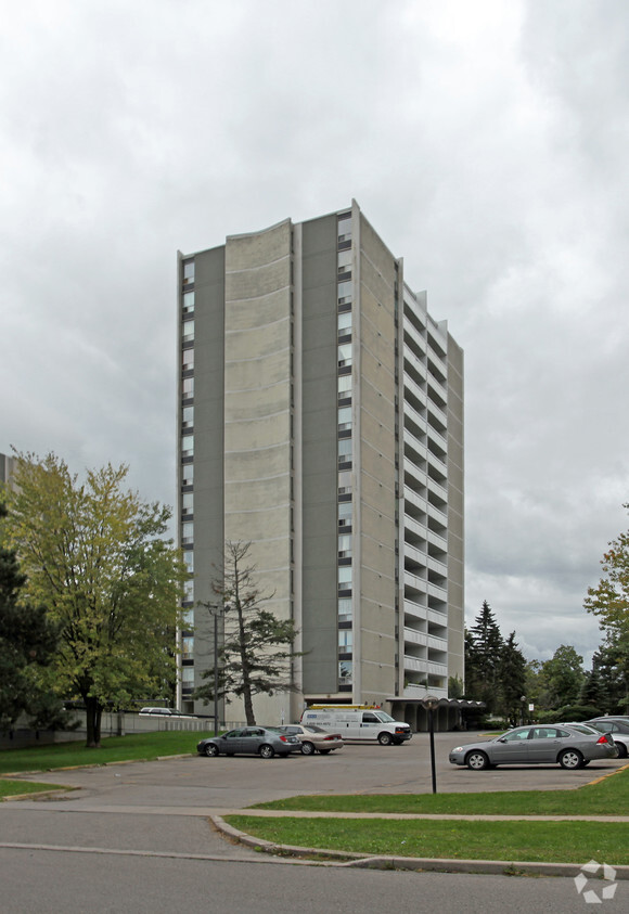 Primary Photo - Oxford Towers