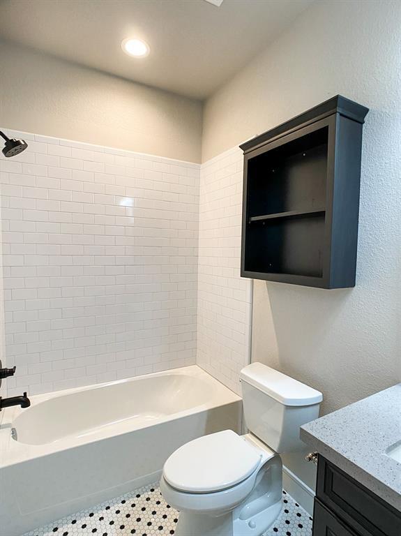 Building Photo - 2515 Delafield St