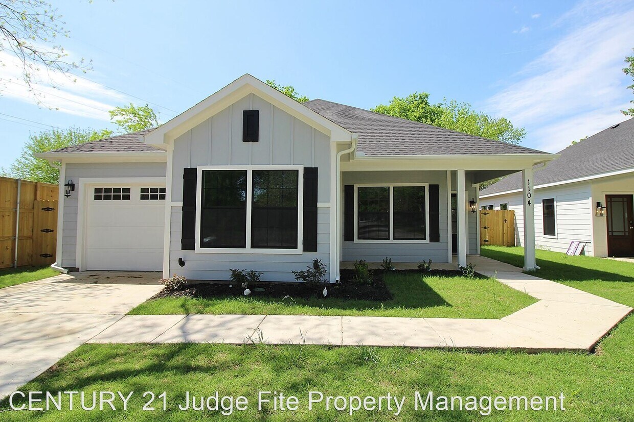 1104 E Jefferson St, Waxahachie, TX 75165 House Rental in Waxahachie