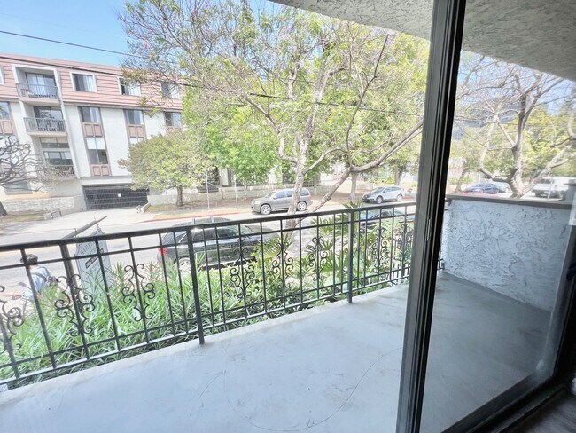 Foto del edificio - 1105 S Barrington Ave